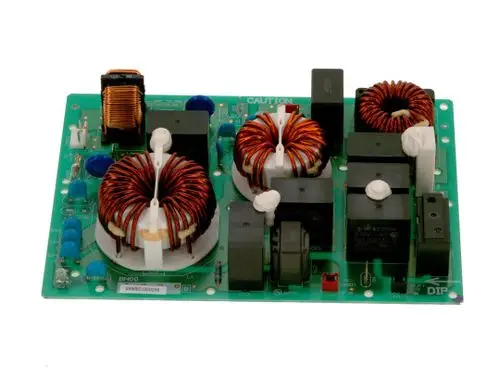 Bosch Entstörfilterplatine mit mehreren Spulen und Relais auf grüner Leiterplatte. Verschiedene elektronische Bauteile und Anschlüsse sind sichtbar.